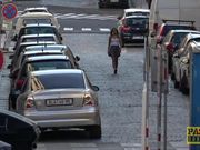 Silvia Dellai 把她变成了一个顺从的妓女