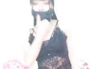 新人口罩美女主播身材苗条边跳边脱 沙发上抠逼自摸呻吟诱惑 逼逼微毛粉嫩喜欢的不要错过