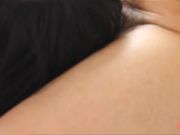 艺校毕业美眉为了钱甘心入行做野模被2个大叔摄影师潜规则玩3P浴缸干到床上妹子轮流伺候大叔边享受边聊天国语