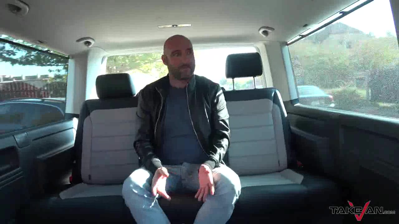 (TakeVan) Nymphomaniac 车震瘦小的女色情狂