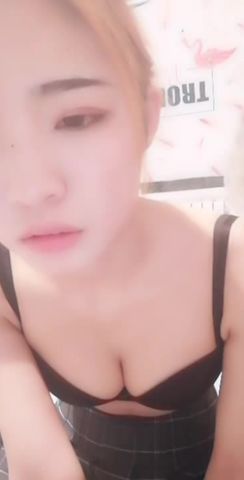 颜值不错妹子情侣双人啪啪秀第二部 手指玩弄BB再舔JJ上位抽插 很是诱惑喜欢不要错过