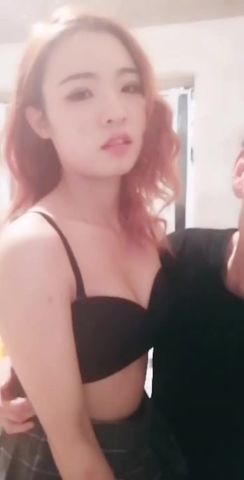 颜值不错妹子情侣双人啪啪秀第三部 舔完JJ再躺着抽插 很是诱惑喜欢不要错过