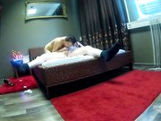 特别讲究的小姐嘴里喷香水太有职业精神