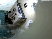 衣服还没脱就急着吃屌日了两炮