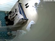 衣服还没脱就急着吃屌日了两炮