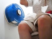 女士公共坐便美眉方便形态各异