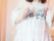 床上慢慢脱掉衣服手指扣逼