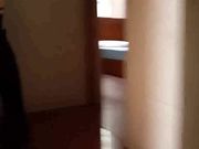 找个金发站街妹进屋开干