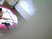 特色宾馆偷拍气质漂亮美少妇和男同事下班开房偷情,男的都累倒了自己还坐在上面干,太骚了难怪出来偷情!