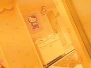 豪华酒店大屌哥1000元选了位刚来兼职的漂亮美女,还会倒挂金钩,第二次干到最后偷偷把套子拿掉射她一身