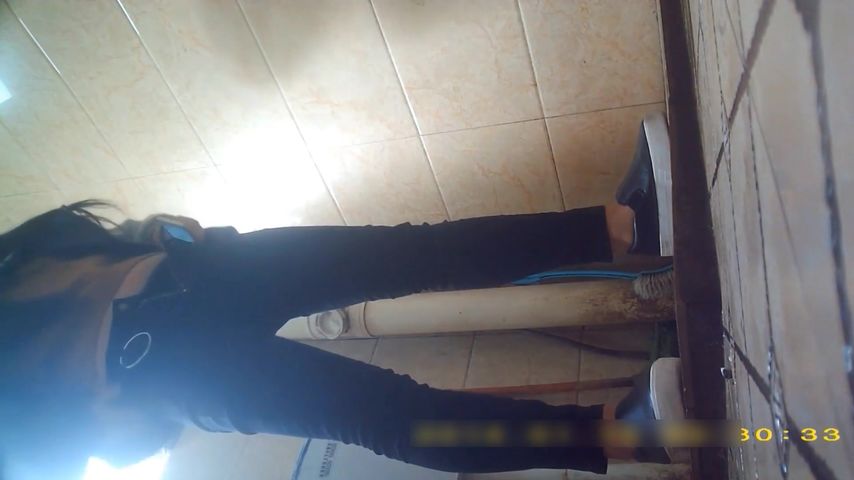 外站最新流出高校女厕露脸偷拍气质美女还真不少下课了络绎不绝来嘘嘘