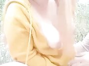 这个屌户外骚狐狸露脸啪啪野汉子，直播喝尿吃屎，据说男人还有梅毒，就这样露天激情啪啪，真是无奇不有