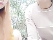 这个屌户外骚狐狸露脸啪啪野汉子，直播喝尿吃屎，据说男人还有梅毒，就这样露天激情啪啪，真是无奇不有