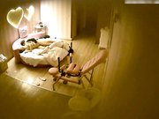 特色宾馆偷拍清纯漂亮大学美女与男友啪啪连干3次