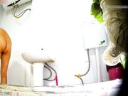 工厂集体宿舍公共卫生间偷拍打工妹子洗澡嘘嘘