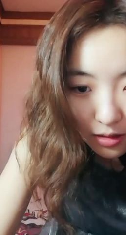 长相甜美身材苗条小美女全裸床上双跳蛋自慰