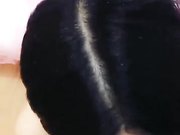 性感网红美女下楼取快递时故意找借口把快递员骗到房间引诱日她