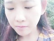 18岁大一萌妹子公园草坪大胆值播用水果插穴太刺激了