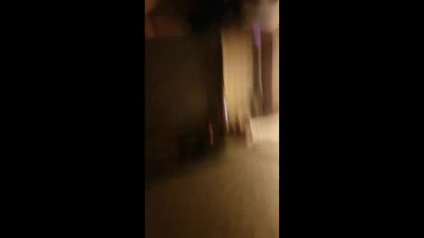 暗拍肥驴哥被站街拉客女带到藏在民居楼上的按摩房点了个大波妹做大保健