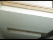 国内牛人潜入某广告公司写字楼女厕偷拍红衣美女出来捂着脸难道发现被拍了