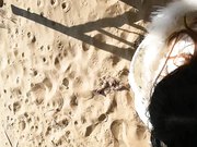 包皮哥海边艳遇离异富姐大冷天直接脱下裤子就在户外无套猛插