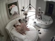 清纯师范大学大波肥臀美女被有点经济实力性欲旺盛的大叔包养开房打炮很生猛多姿势变换快速抽送啪啪响一起高潮