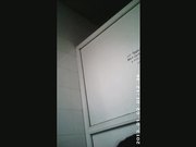 外站最新流出高校女厕近距离偷拍有几个非常不错的美女