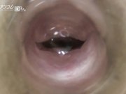 一本道女大學生的雙腳之間