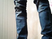 厕所偷拍系列大姐抽烟的样子一看就是社会人