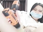 电钻钻逼拿着炮击抽插黄瓜鸡蛋橘子各种玩逼里塞