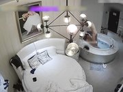 豪华酒店偷拍时尚气质美女与情人酒店私会两人迫不及待开干