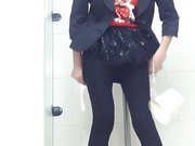 商场排队厕拍打扮时髦的年轻小姐姐下面有点黑