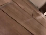 美女在厕所发现自己被偷拍后的真实反应，真实刺激，看的让人忍俊不禁