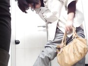 商场排队厕拍系列很富有的阿姨穿着性感丝袜下面看着很干净