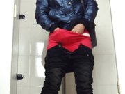 商场排队厕拍系列很富有的阿姨穿着性感丝袜下面看着很干净