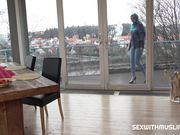 用硬鸡巴温暖迷路的淫妇