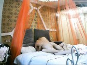 精品酒店偷拍年轻漂亮的大眼美女被中年男激烈抽插,叫的太大声怕被人听见,自己捂住嘴巴操,看阴毛就知道是骚货!