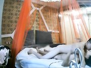 精品酒店偷拍年轻漂亮的大眼美女被中年男激烈抽插,叫的太大声怕被人听见,自己捂住嘴巴操,看阴毛就知道是骚货!