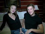 把精液射进少妇粉红的肉穴里.