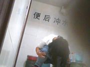 大学女厕所系列身材瘦弱的妹子一脸的清纯