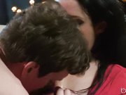 大屁股肉肉妹子吞吸诱惑让人鸡动性奋