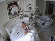 性感长发美少妇偷情开好房男的进来就如狼似虎的吃鸡