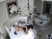 性感长发美少妇偷情开好房男的进来就如狼似虎的吃鸡