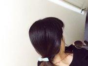 潜入电影院女厕偷窥白色连衣裙女神美眉尿很急