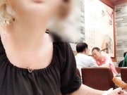 小伙和漂亮女网友饭店吃饭两人偷偷到卫生间脱衣操逼