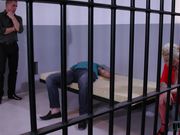 监狱里玩3P的男女囚犯