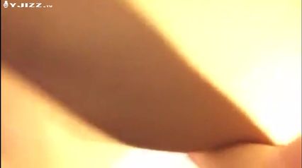 白虎娇妻家中寂寞玩自拍