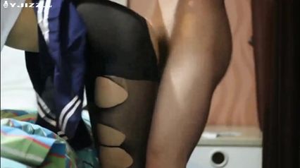 黑丝制服师妹被大鸡巴操到爆粗口