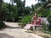 [国产女忧系列]骚女起床后边刷牙边给自己扣了一发