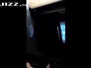 指奸年轻小女友 潮喷时身体不停抖动